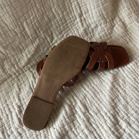 Universal Thread Sandals - Picture 2 of 3